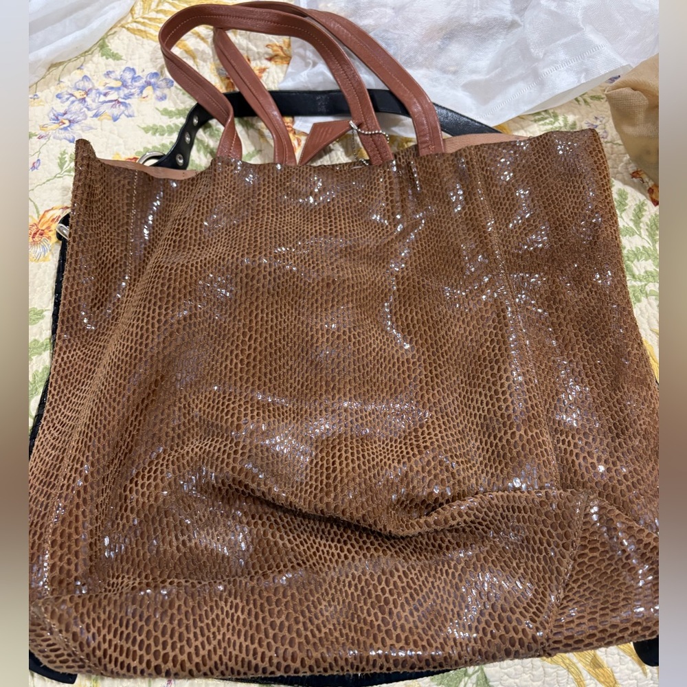 Sorial reptile tote